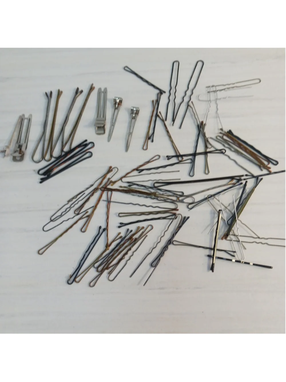 Lot Of Vintage Hair Pins And Bobby Pins Clips As Seen In Photos Beautician Retro